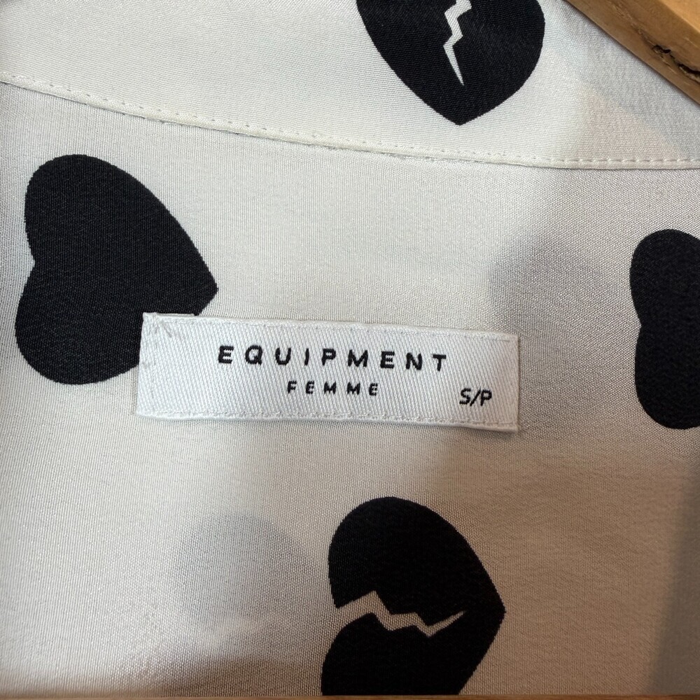 Equipment Femme 100% Silk Broken Heart Print Shirt Blouse‎ Small S/P Button Up - Picture 2 of 12